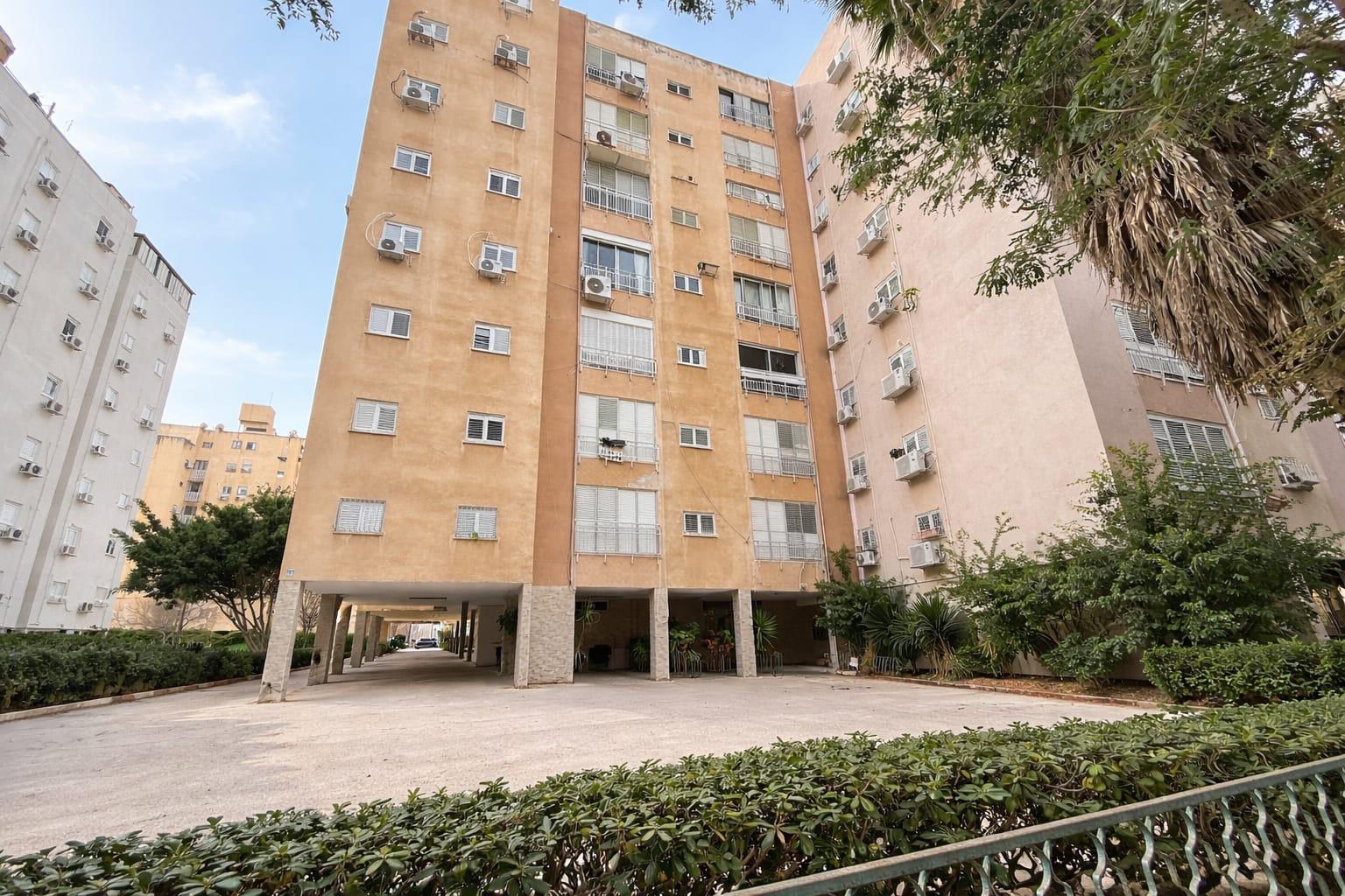 דירת 4 חדרים, 95 מ"ר, הרב קוק 43 נתניה בצפון מערב מרכז העיר
