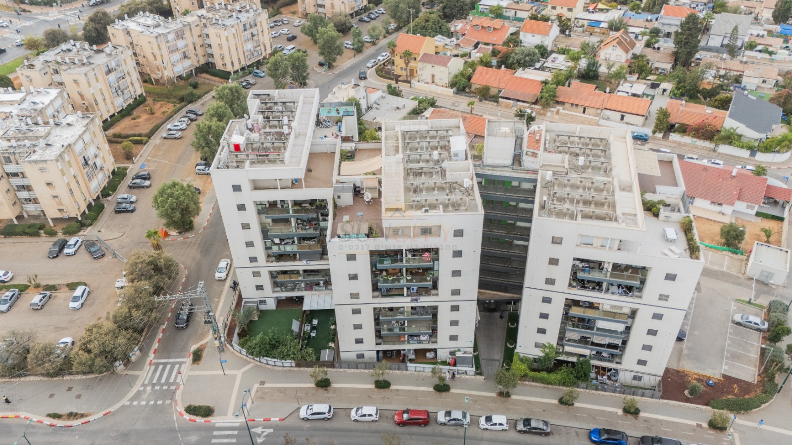 דירת גן 4 חדרים , 87 מ"ר , גינה 40 מ"ר , שי עגנון 3 נתניה בקריית נורדאו